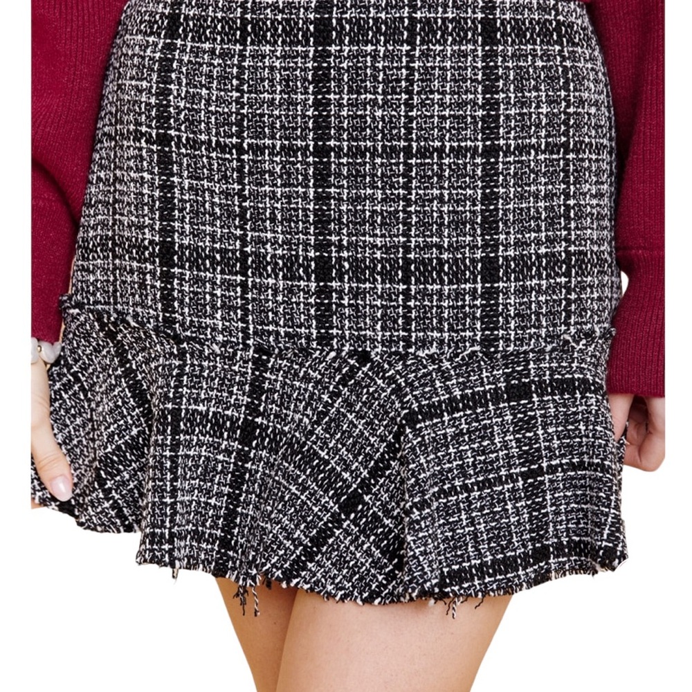 Francesca’s Black & White Darla Raw Hem Tweed Mini Skirt Size Small